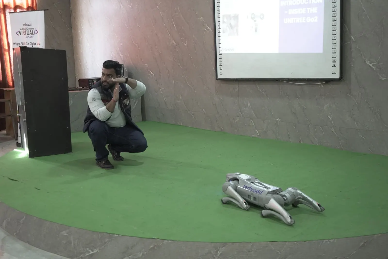 AI & Robotics Seminar at HIET